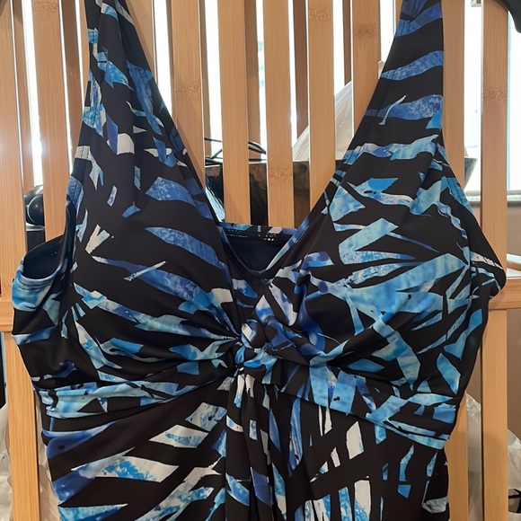 Swimsuit- new, one piece, flattering design, adjustable strap, tummy control - Picture 2 of 8